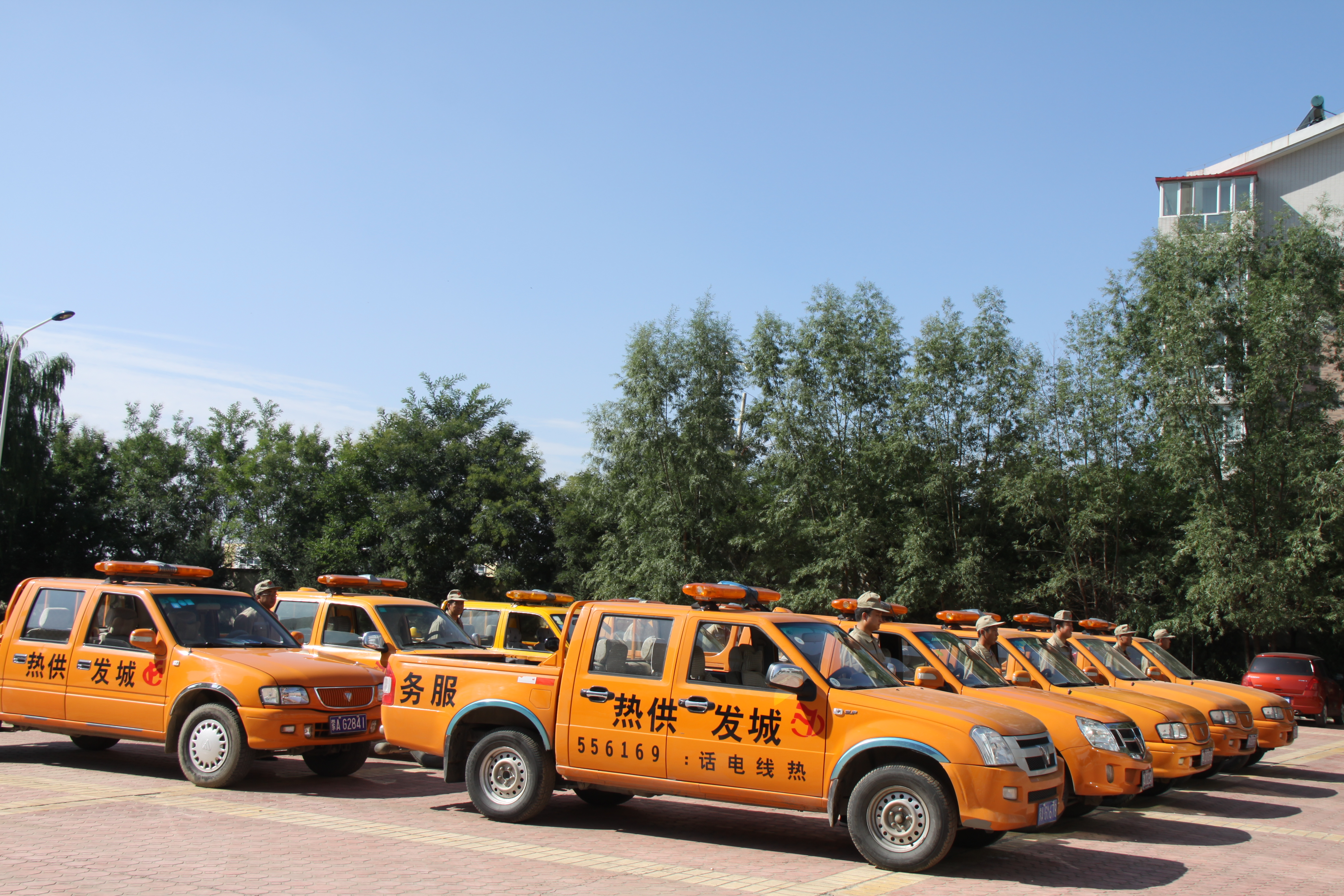 供熱服務(wù)、搶險(xiǎn)車(chē)隊(duì).jpg